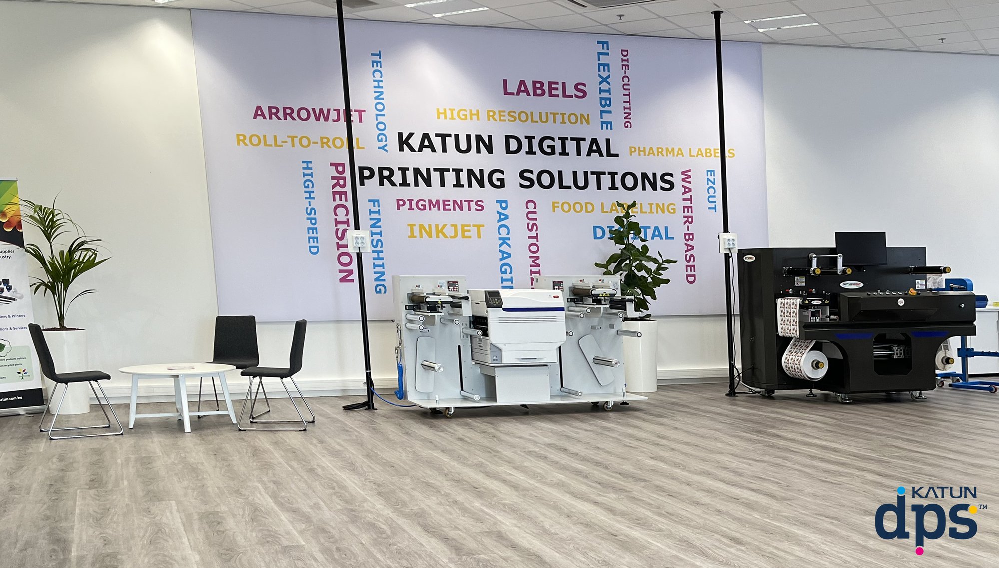Cobra_Print330 and Arrow_EZcut350R+ at Katun DPS European Distribution Center (EDC) Cobra_Print330 and Arrow_EZcut350R+ at Katun DPS European Distribution Center (EDC)
